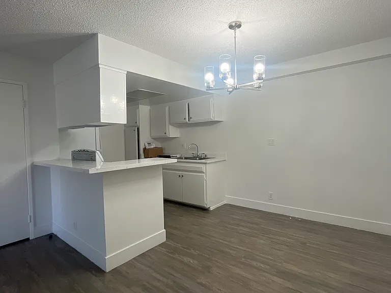 Park West Apartments — Photo 20