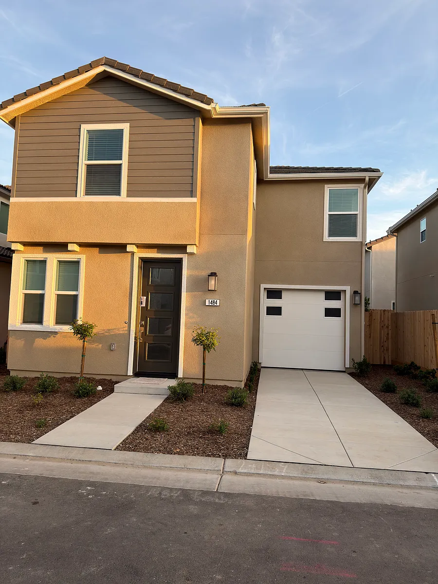 Building Photo - 1484 Redbrick Ln