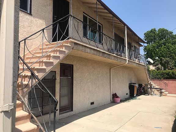 3rd image of 5841 Camellia Ave #1/4