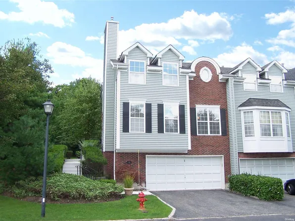 1 Paddington Cir, Smithtown, NY 11787