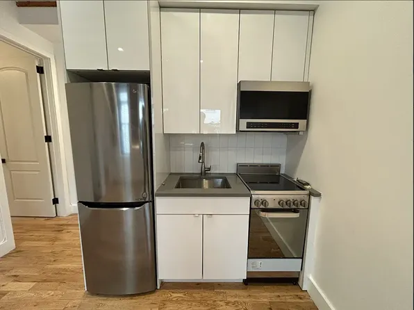 485 Pacific Street image 4 of 5