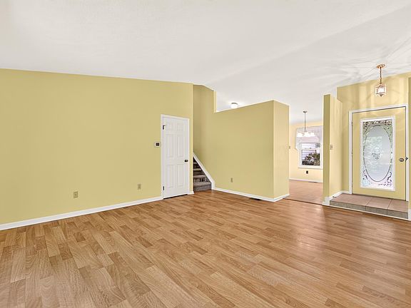 4th image of 3606 W Woodhaven Dr