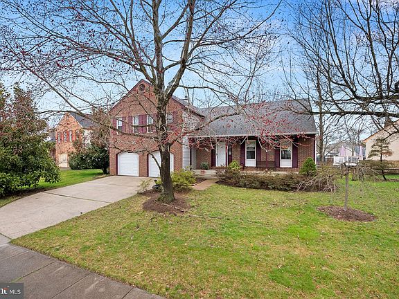 3rd image of 5815 Pamela Dr
