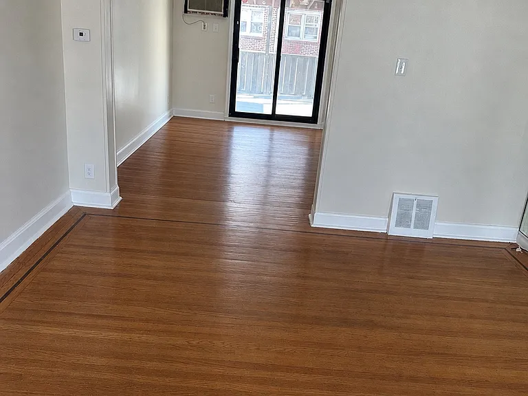 932 Pratt St — Photo 2