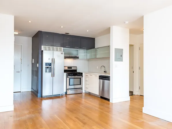 387 Franklin Avenue image 1 of 9