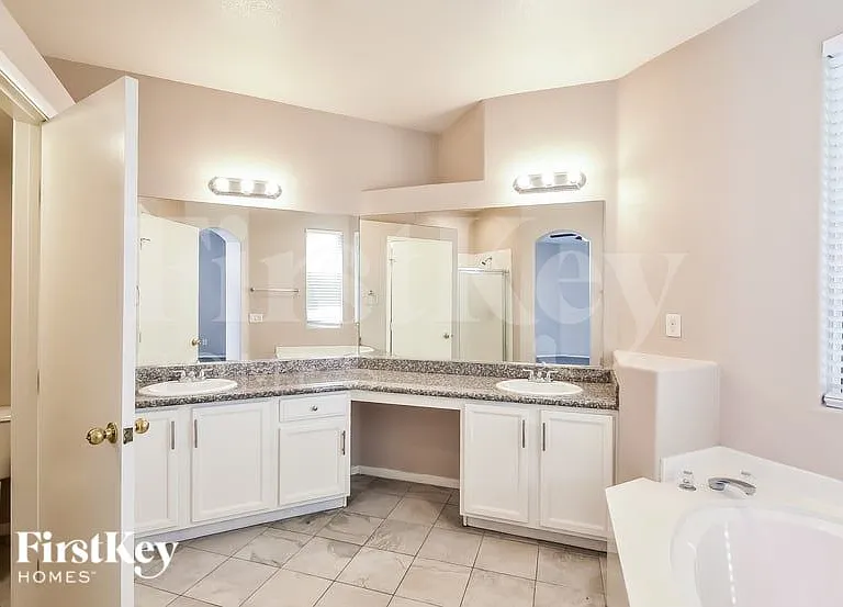 5008 Sparkling Sky Ave — Photo 5