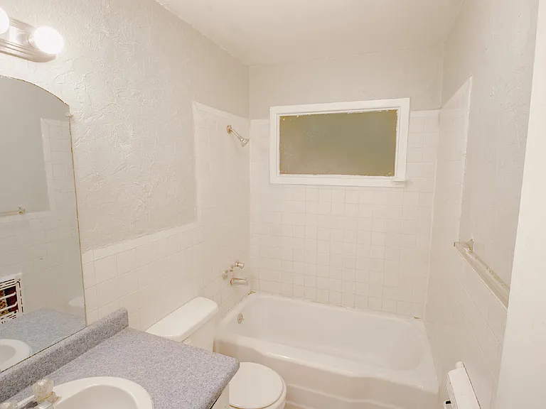 2812 43rd St #7 — Photo 8