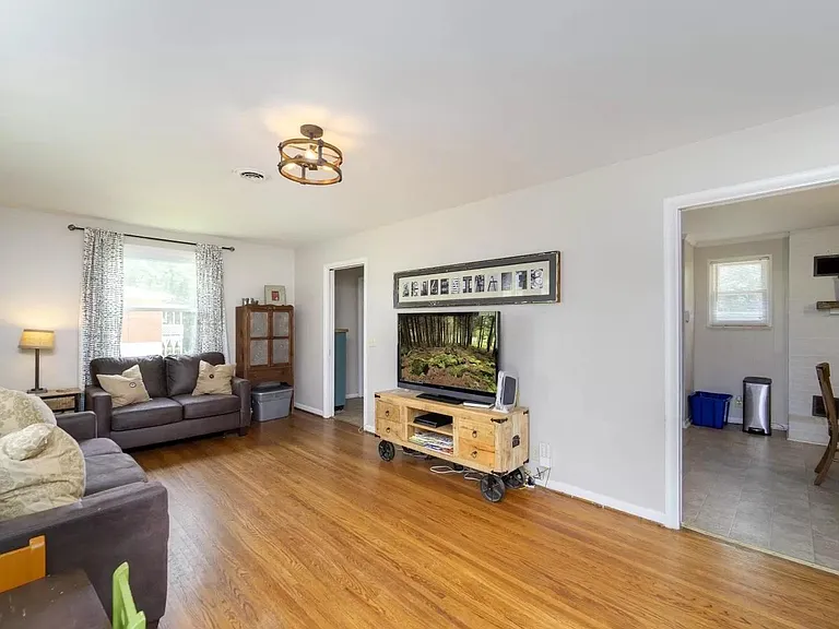 517 Brewer Dr — Photo 3