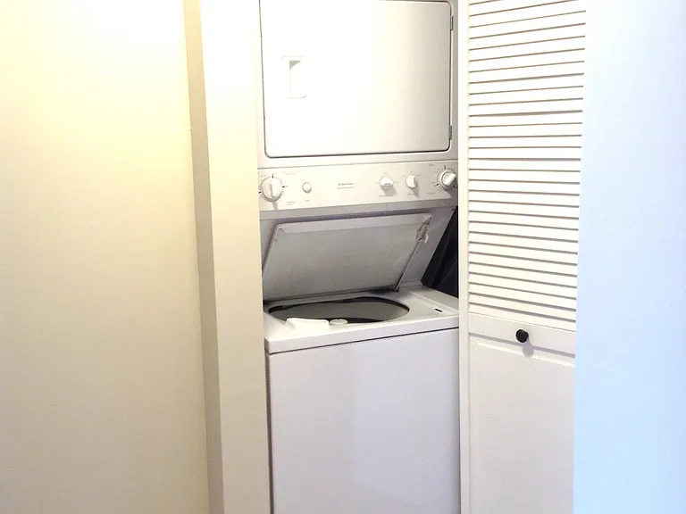 1220 Whitney Ave #D2 — Photo 7
