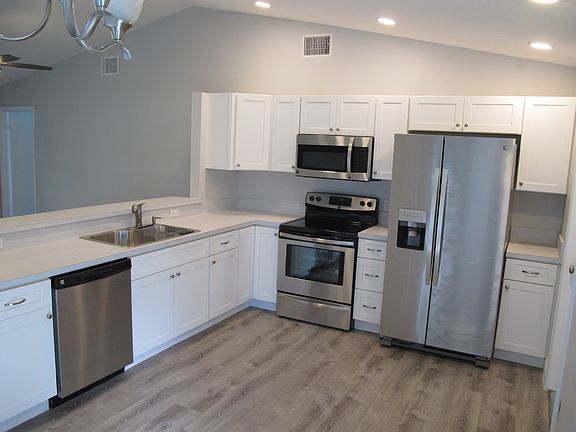 3rd image of 194 Cinnamon Bay Ln