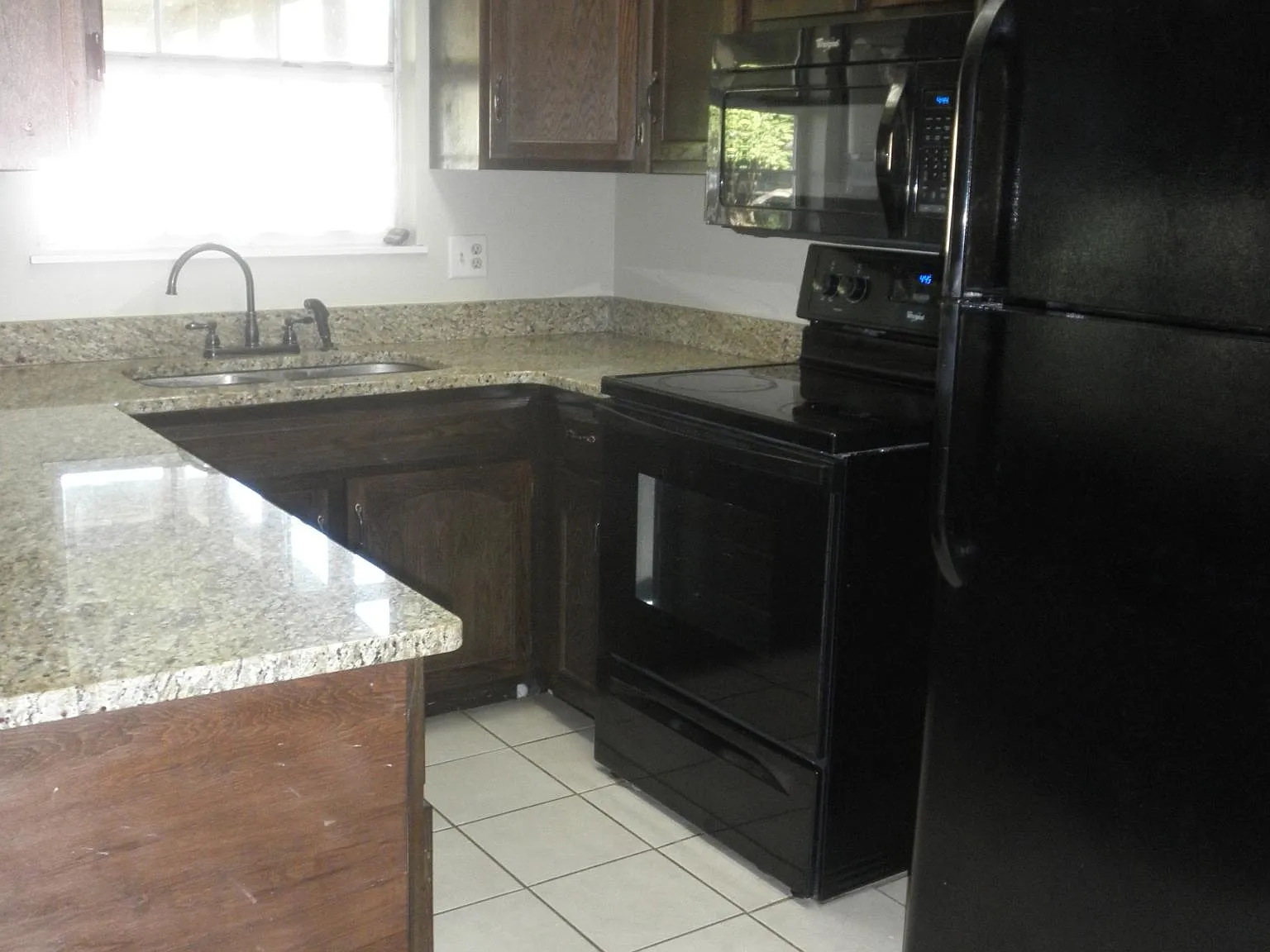 3 bed, 1092 sqft, $1,295 — Photo 3