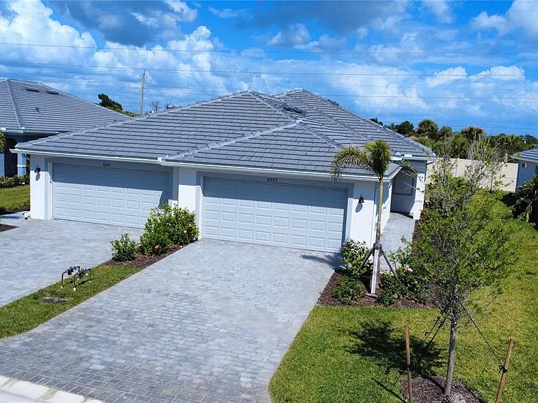 8225 Shore Lake Dr — Photo 1