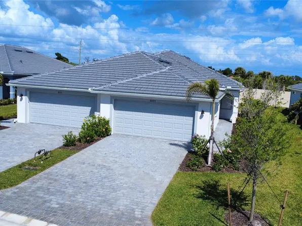 8225 Shore Lake Dr, Englewood, FL 34224