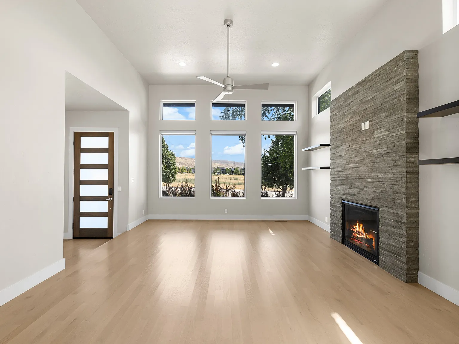 3 bed, 2.5 bath, 2566 sqft, $3,300 — Photo 2