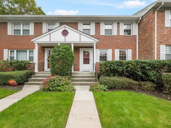 402 Pawnee Court, Suffern, NY 10901