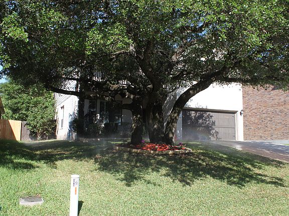 3rd image of 613 Trail Dust Dr