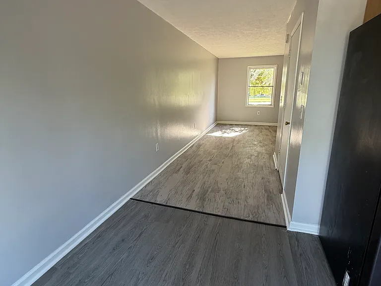 305 Churchill Dr #4 — Photo 3