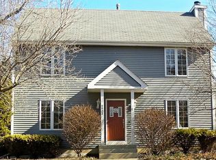 9922 N Hunters Ln, Spring Grove, IL 60081