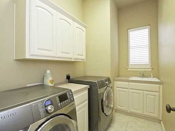 Laundry w/ Sink