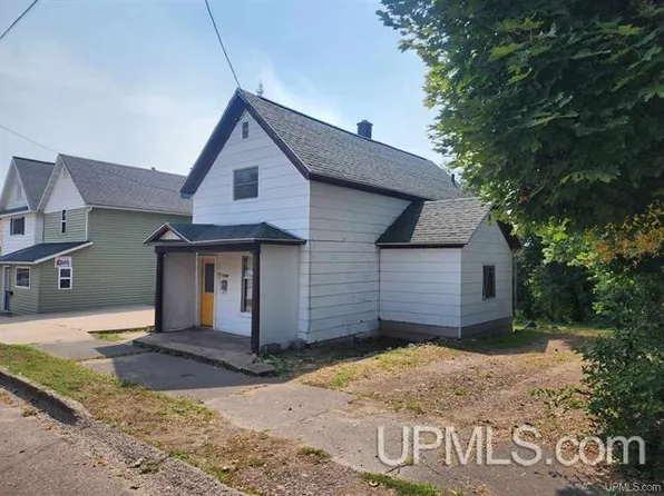 1026 Summit St, Hancock, MI 49930