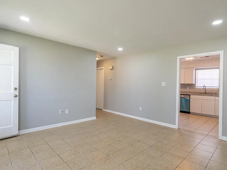 704 Candler Ave #B — Photo 6