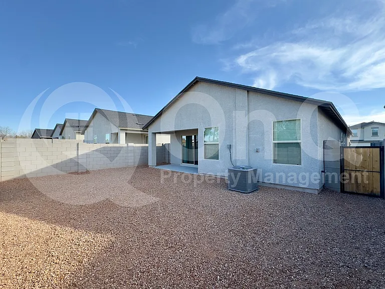 4069 E Market St — Photo 23