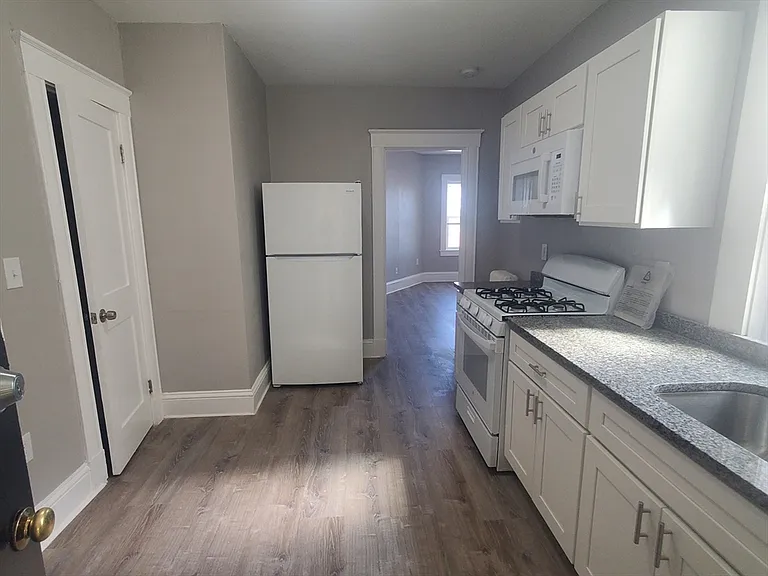738 Washington St #27 — Photo 3