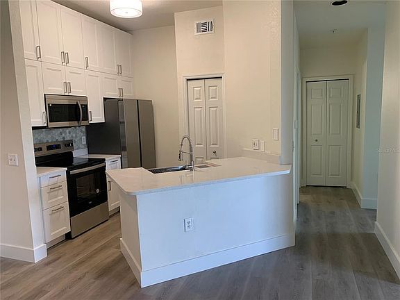 2nd image of 5152 Northridge Rd Unit 302