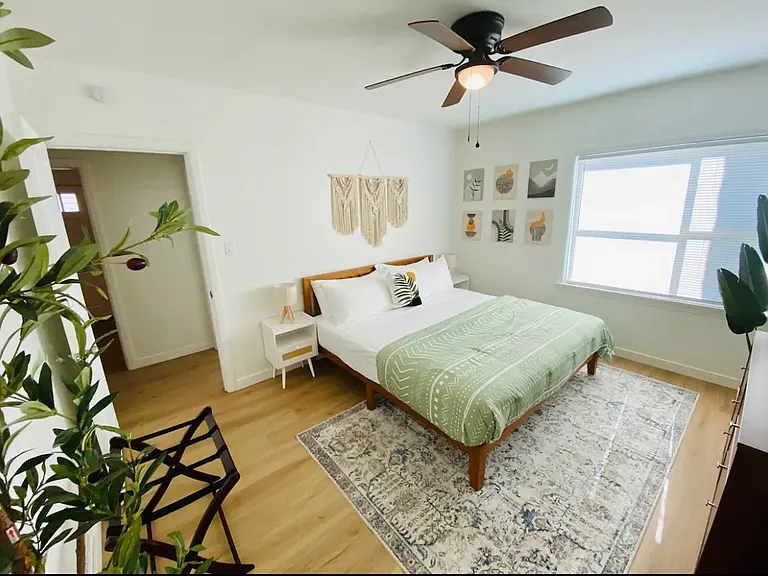 230 Mira Mar Ave #B — Photo 4