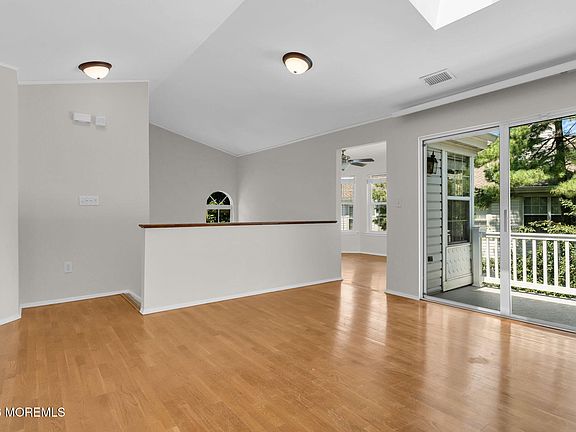 5th image of 6 Tulip Lane