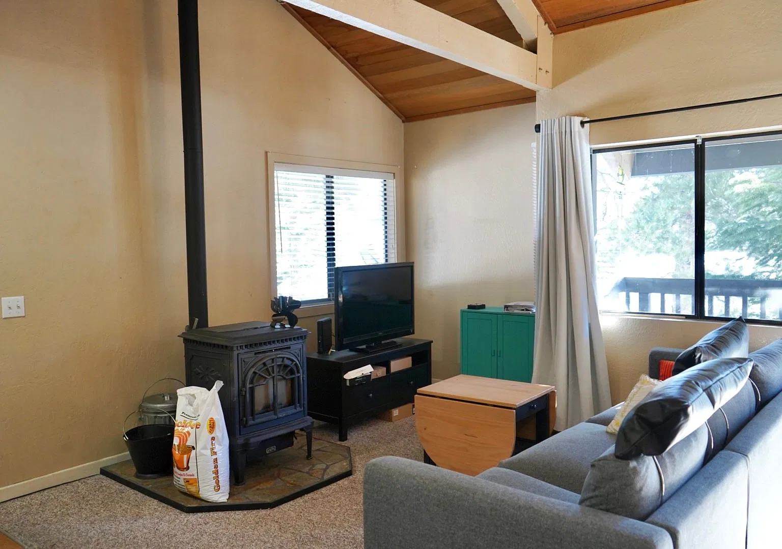 Spacious 1BD + Loft / 2BA Corner Condo | Garage, In-Unit Laundry & Near Eagle Lodge | Bigwood — Photo 2