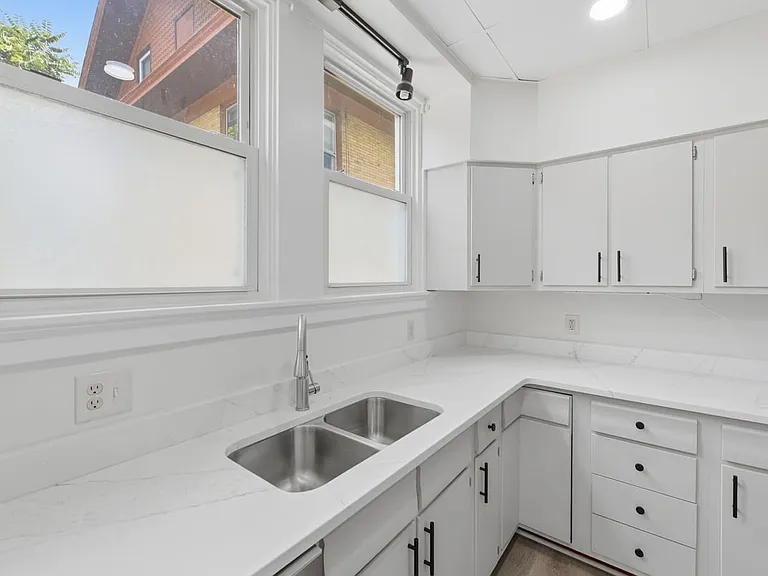 344 Helen St #1 — Photo 15