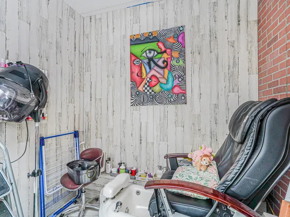 2672 Gerritsen Avenue image 9 of 16