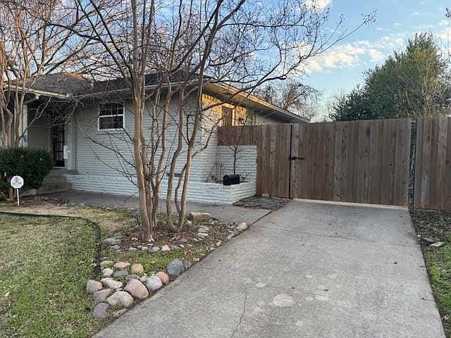 1st image of 2644 Bonnywood Ln