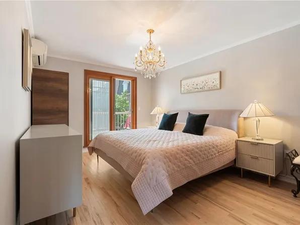 24 Cove Lane image 8 of 26