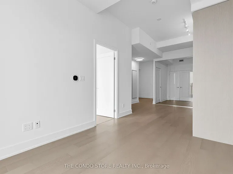 8 Manor Rd W #705 — Photo 12