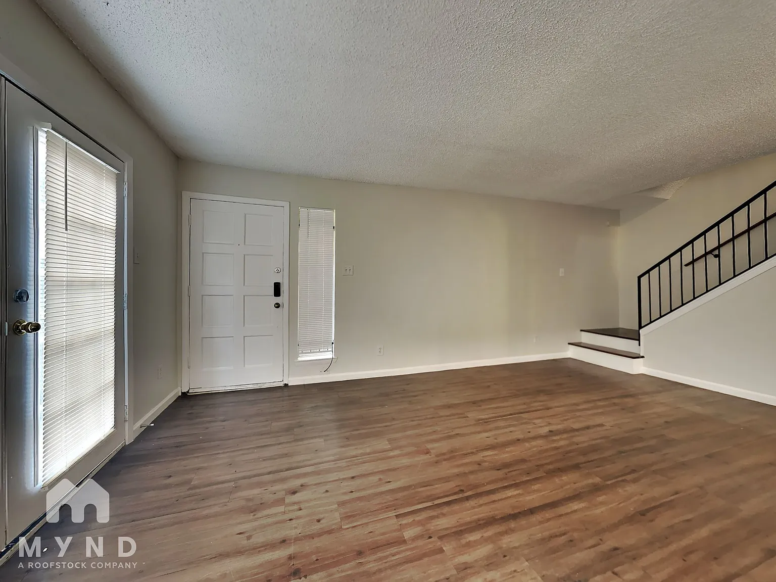 2 bed, 1.5 bath, 968 sqft, $1,285 — Photo 4