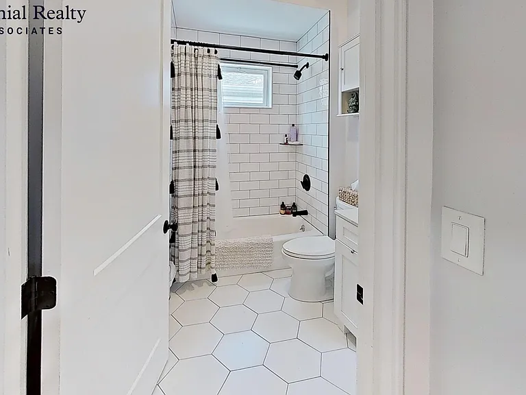 28 Woodrow Ave #2 — Photo 17