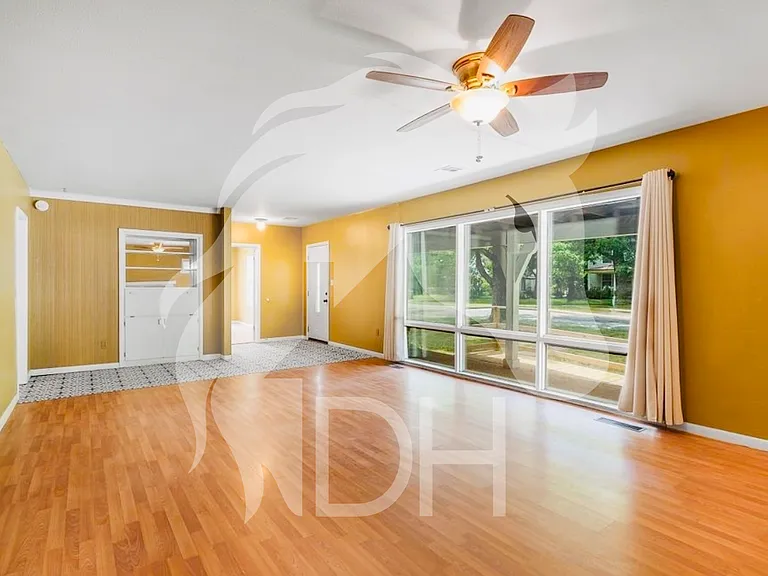 450 N Miller St — Photo 8