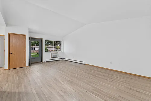 Tamarack Gardens-Fox Hills Apartments LLC Photo 1
