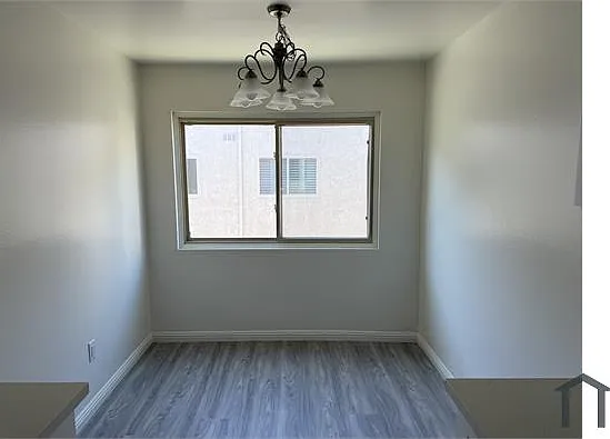22239 1/4 Erwin St — Photo 6