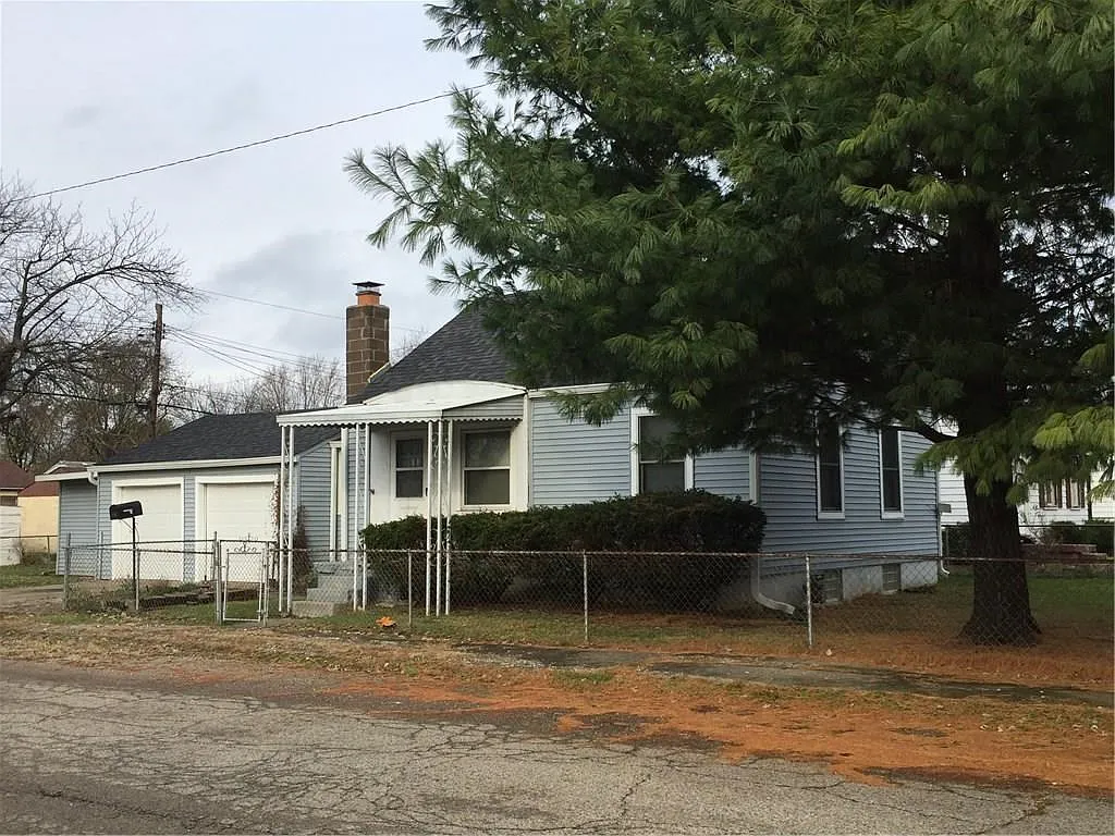 1102 N Rochester Ave photo 1