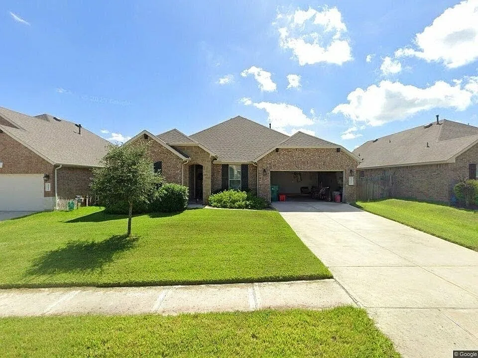 4 bed, 2460 sqft, $850 — Photo 1