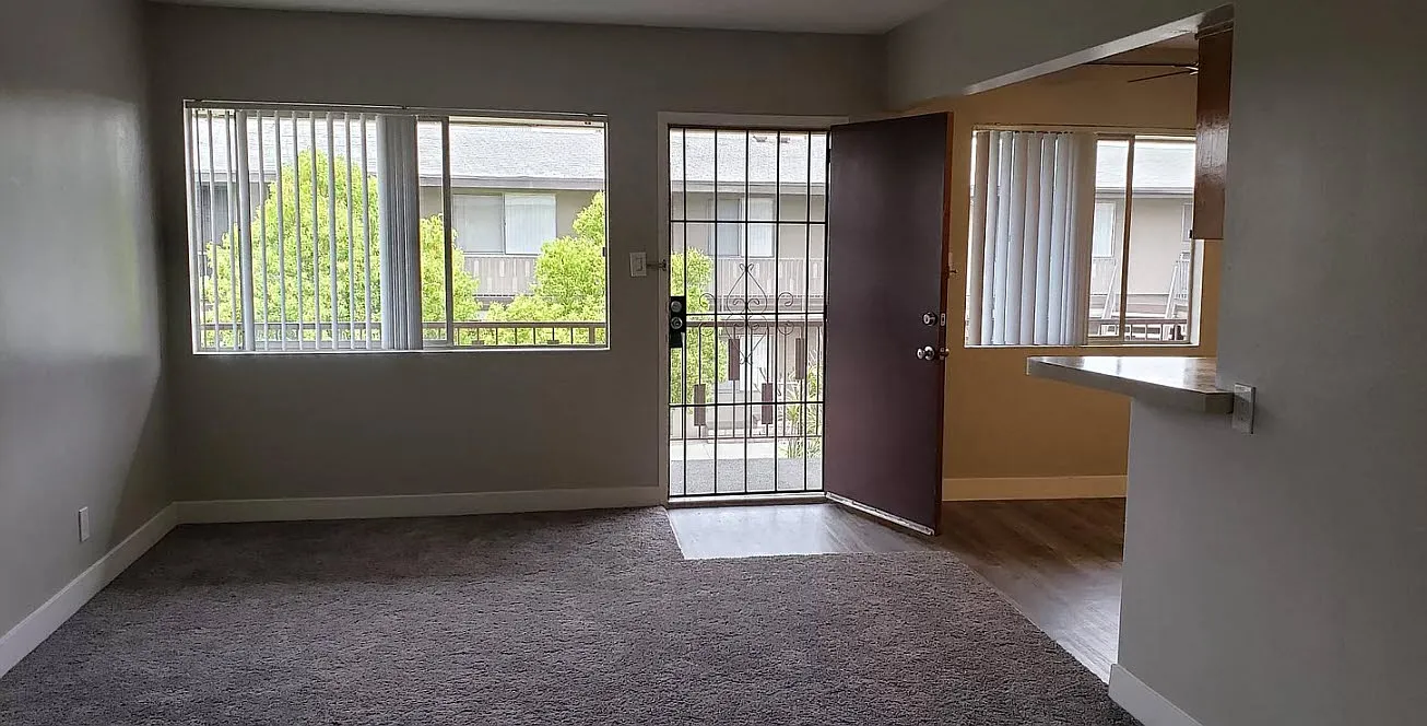 12054 Downey Ave. — Photo 3