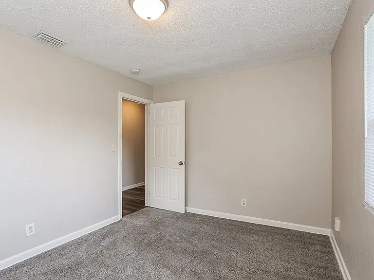 5528 Vernon Rd — Photo 12