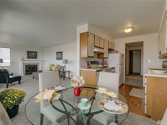 4th image of 10106 Greenwood Ave N 303 #303