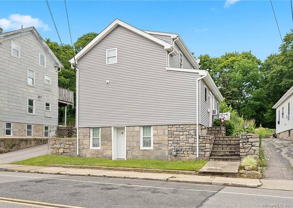 89 Liberty St, Pawcatuck, CT 06379 | Zillow