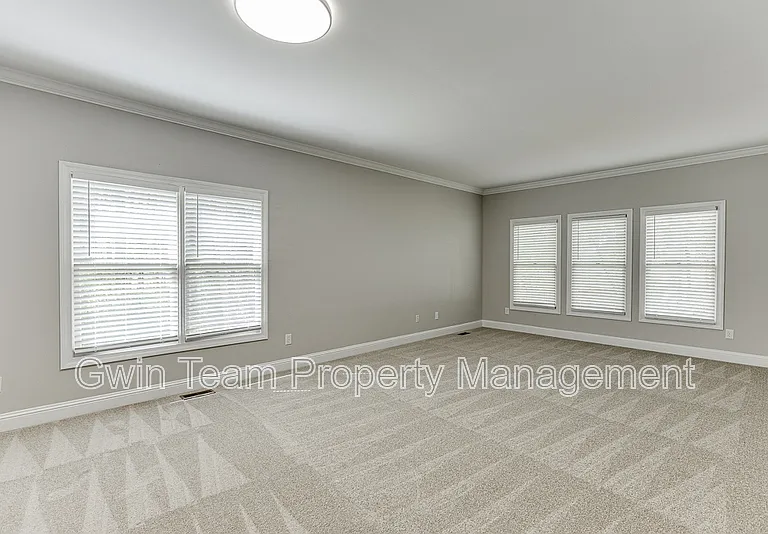 9345 Riverclub Pkwy — Photo 22
