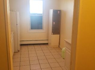 6004 Metropolitan Ave, Glendale, NY 11385