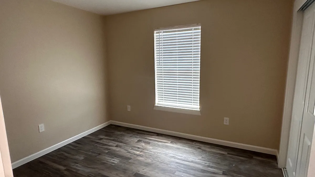 Building Photo - 1102 Alamo Ave #B